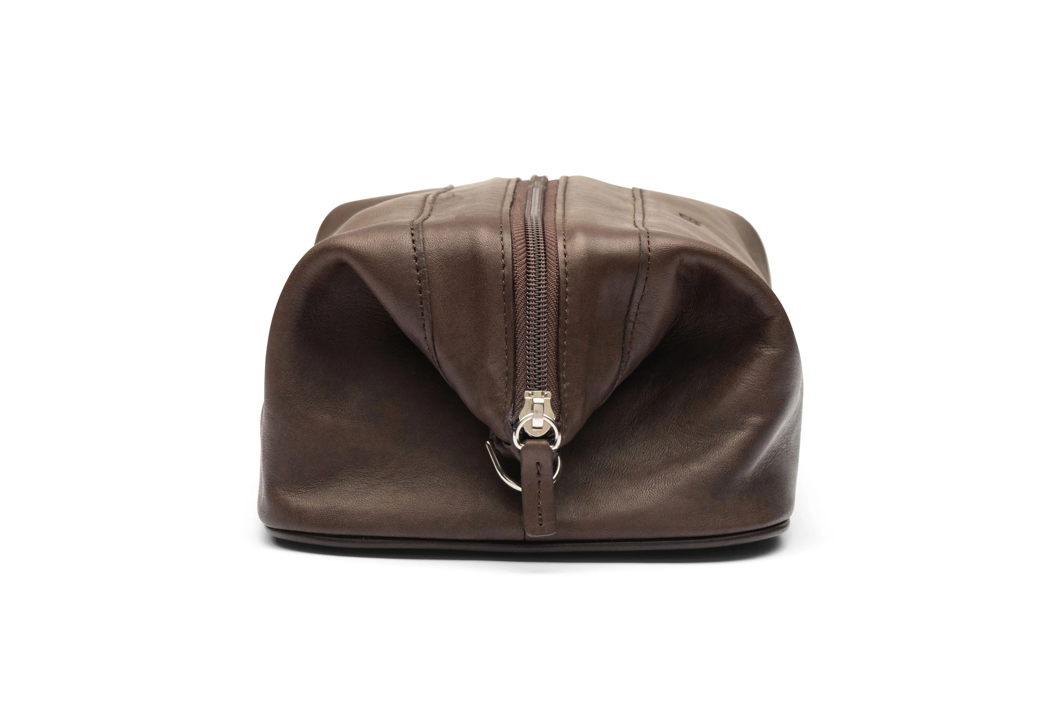 Traditional Leather Travel Bag In Brown Or Black Leather