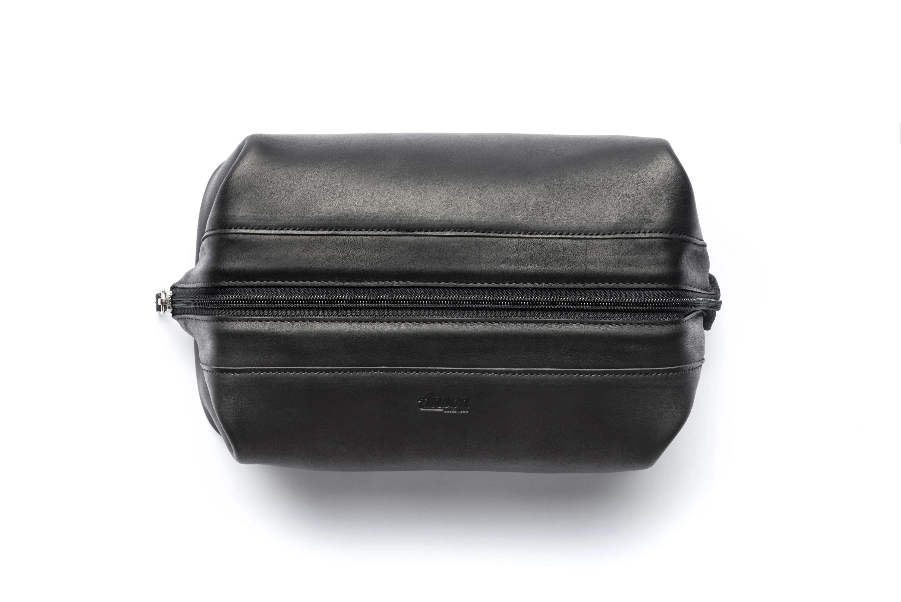 Traditional Leather Travel Bag In Brown Or Black Leather